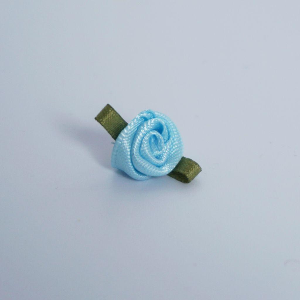 Satinröschen klein hellblau mit grün 1Stk.